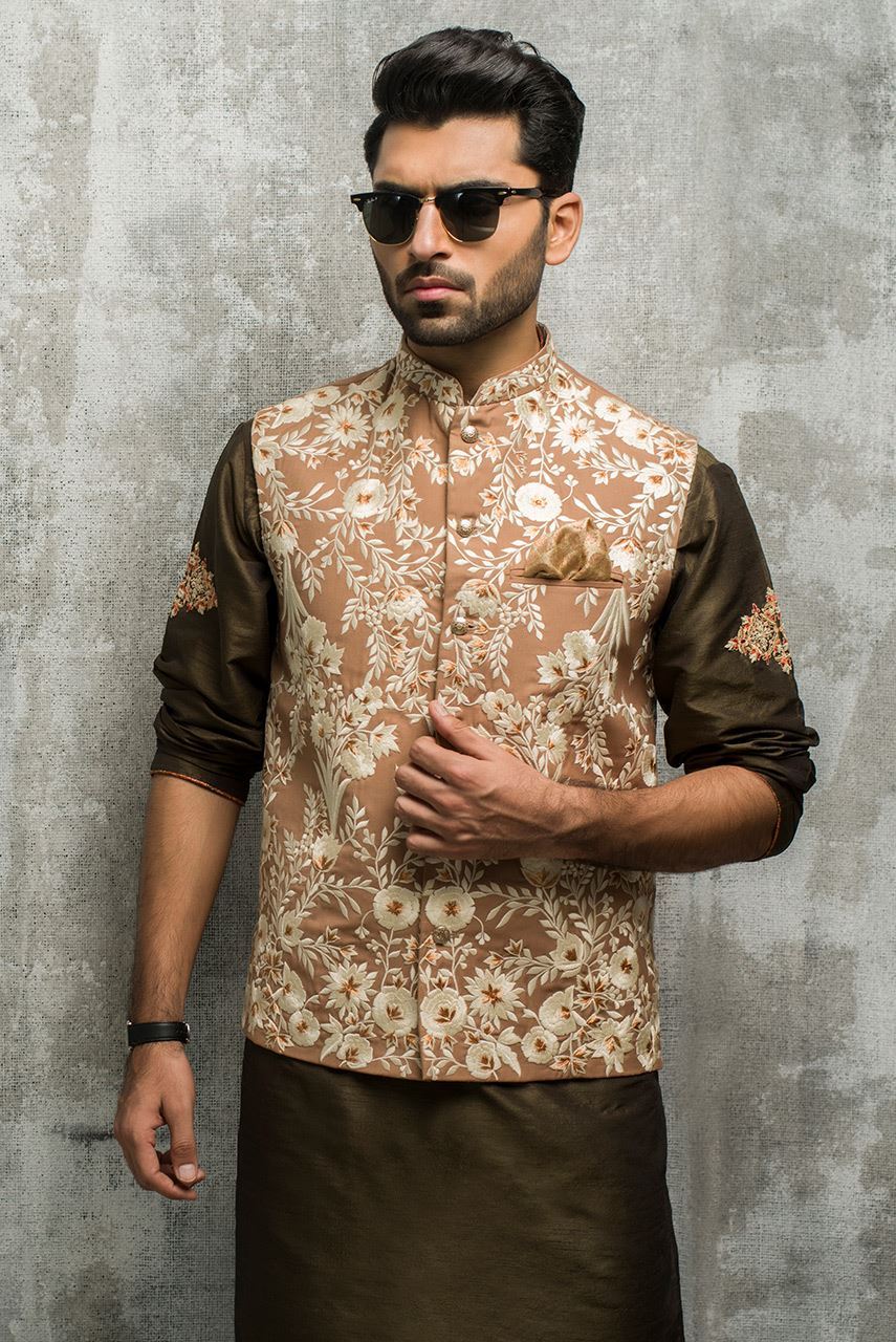 Picture of Embroidered beige waistcoat